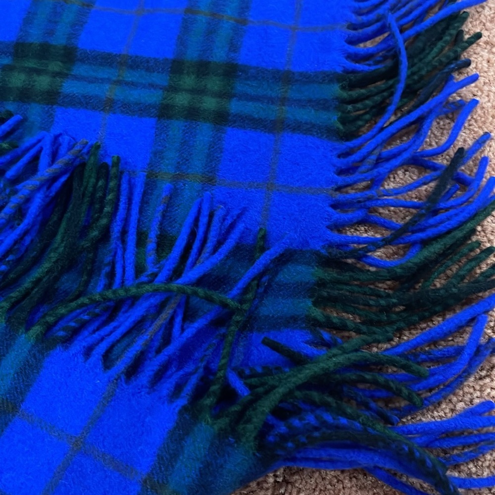Burberry 100% Cashmere scarf blue black and green.  (NO OFFER PLEASE ) - Picture 4 of 10
